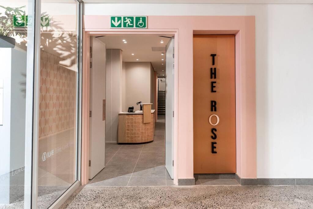The Rose 604: Central Studio With Rooftop Pool ケープタウン エクステリア 写真